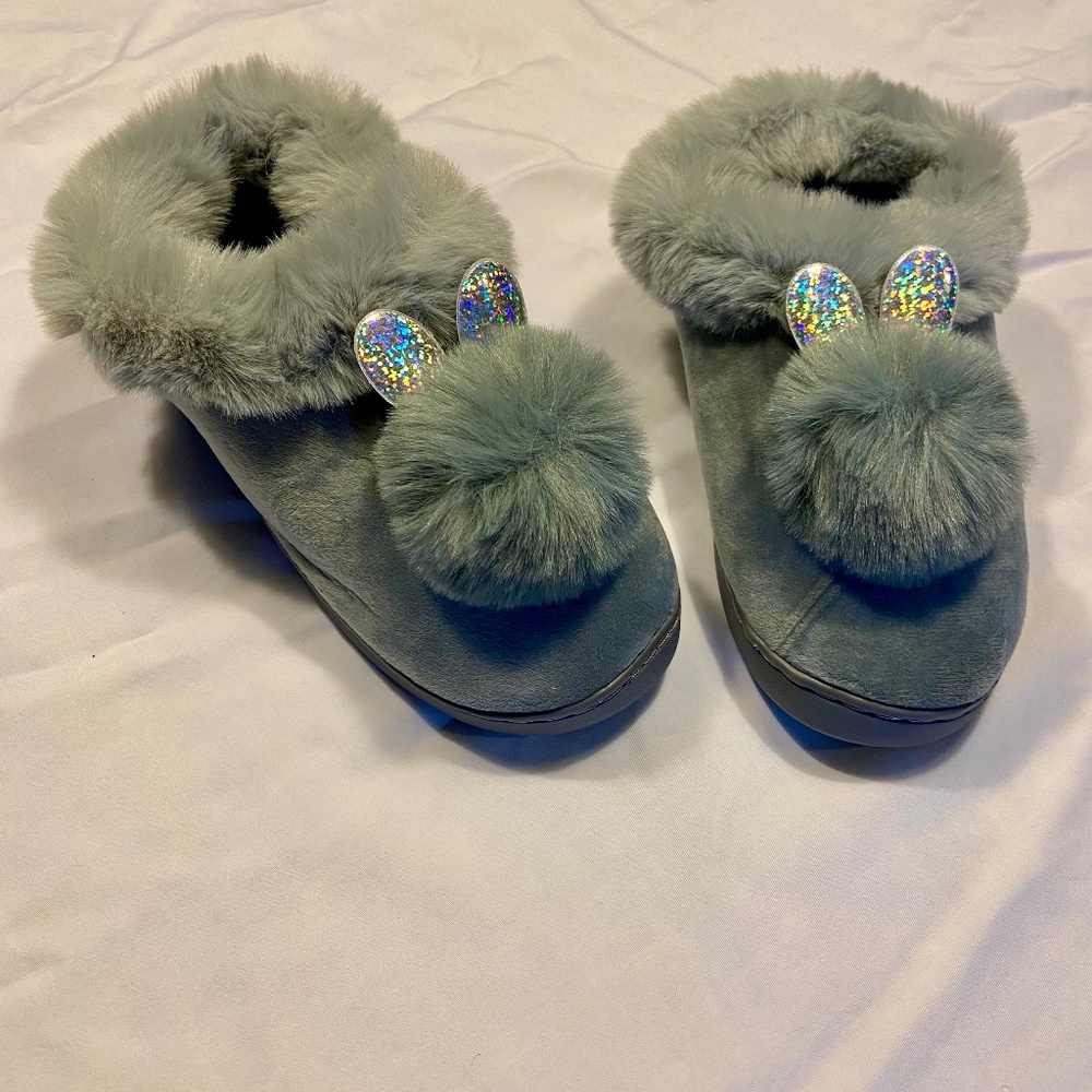 plush fluffy comfortable bunny rabbit house slippers 8-8.5 size